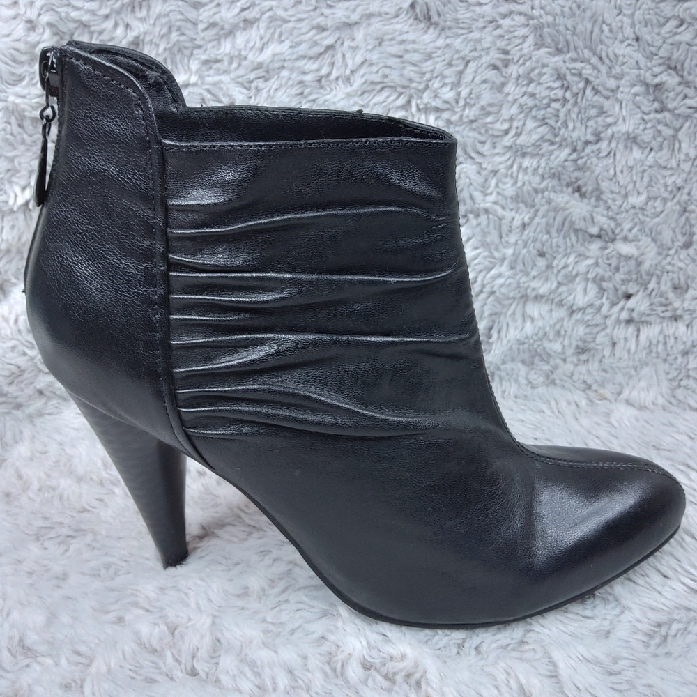 Chinese Laundry Black Leather Ankle Booties Sz 8M